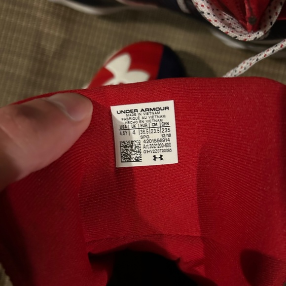 Under Armour cleats - Picture 2 of 4